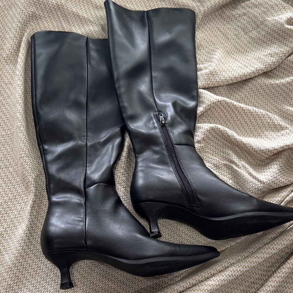 Elegant Black Women's Boots (SOOSS!)